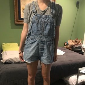 vintage overall shorts😍🌸